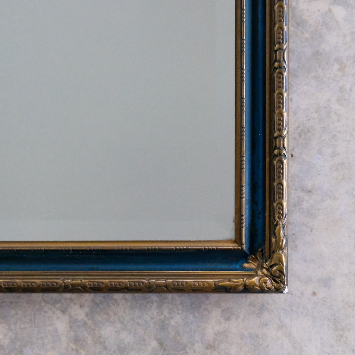 GILDED AND BLUE DETAILED WALL MIRROR