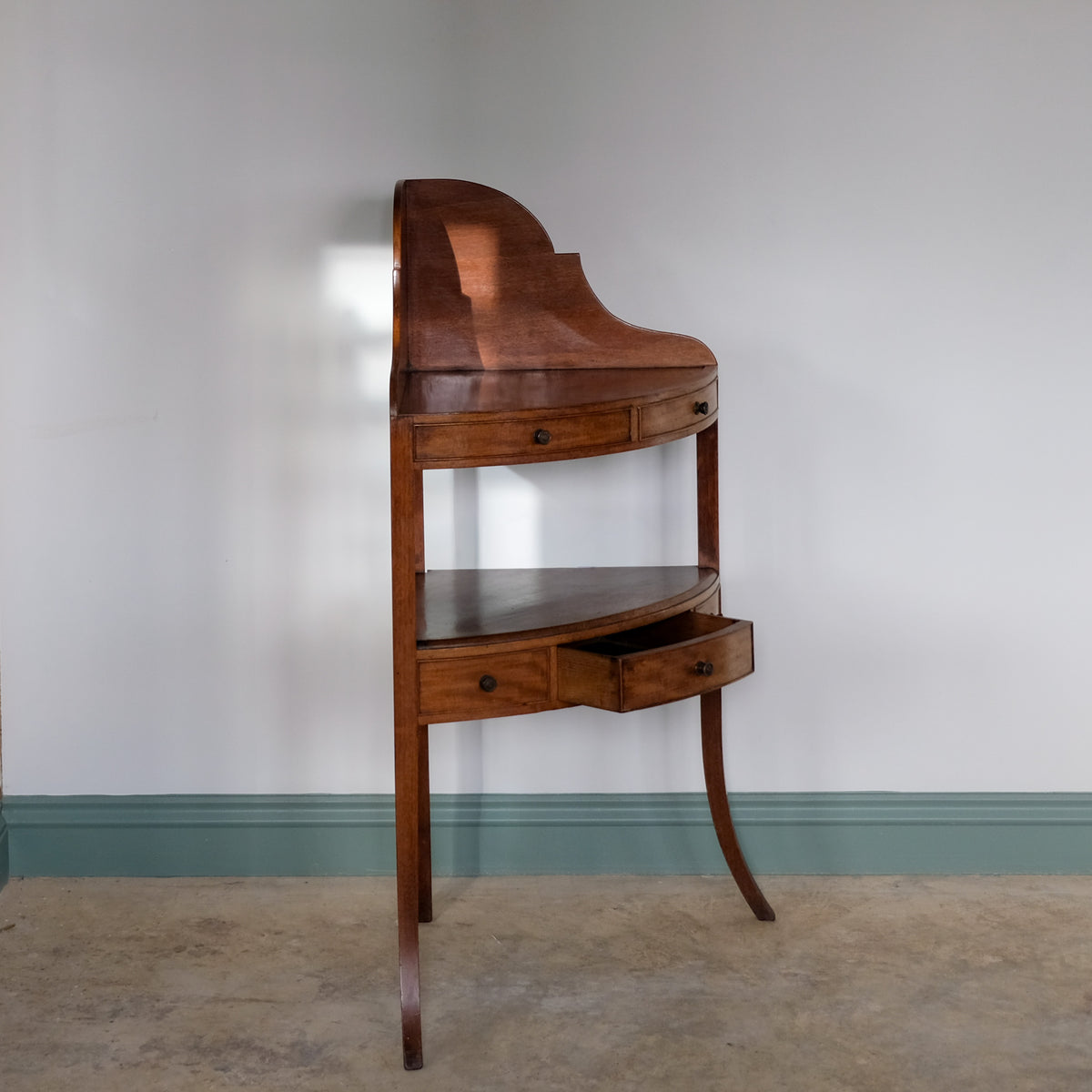 GEORGE III MAHOGANY CORNER WASHSTAND