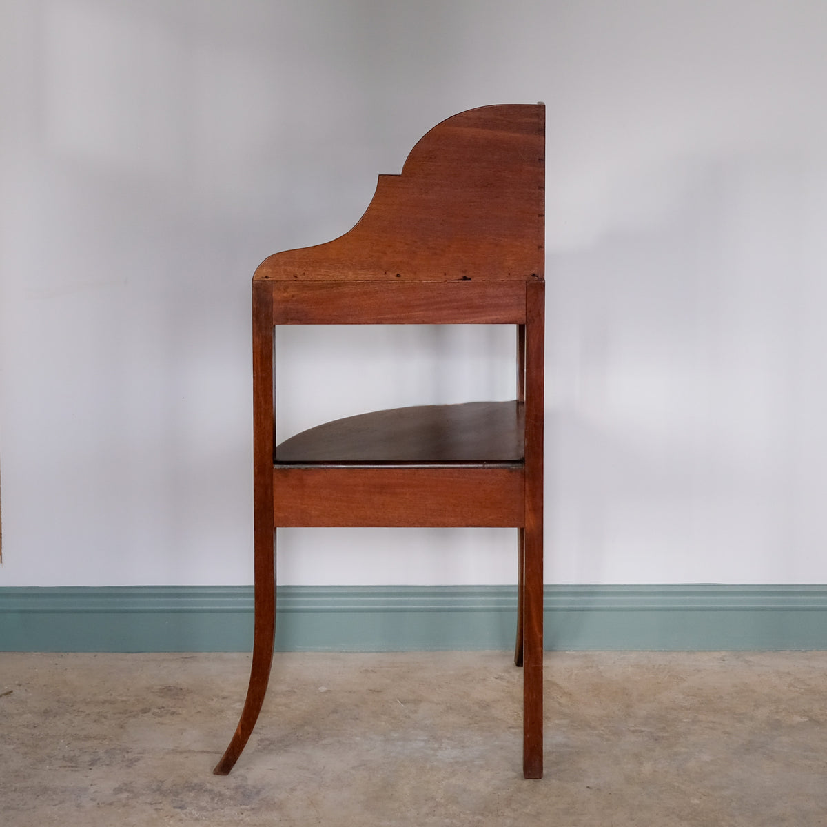 GEORGE III MAHOGANY CORNER WASHSTAND